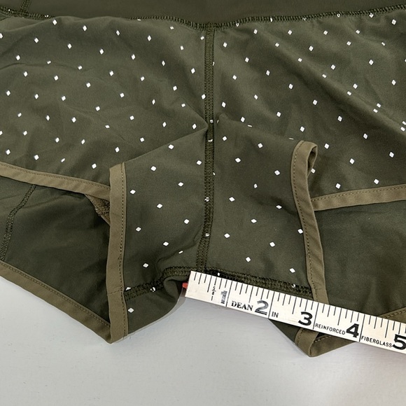LULULEMON WOMEN ACTIVEWEAR 3”SHORT DOTS  OLIVE  SZ 4 - Picture 3 of 7